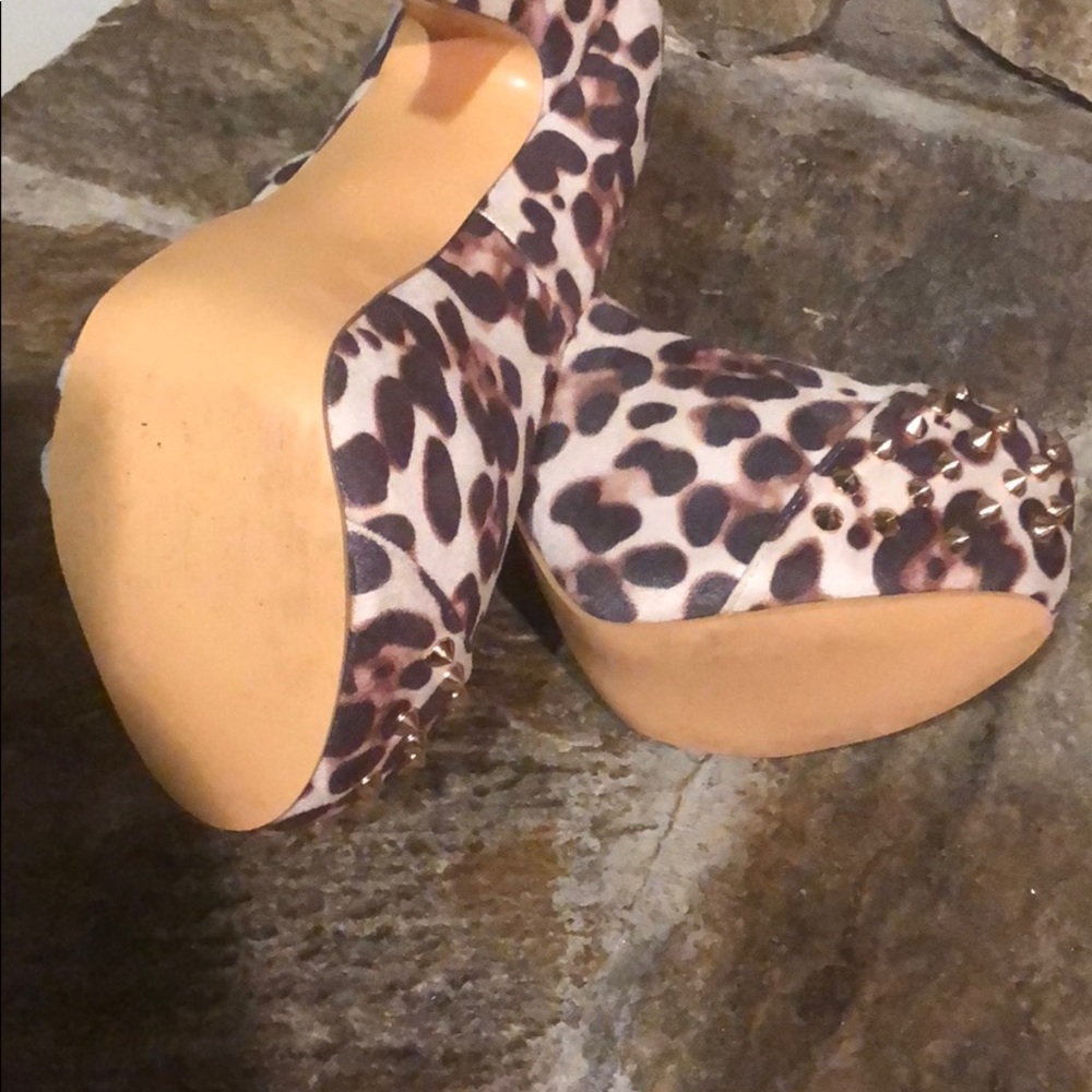 Shoes - Picture 3 of 4